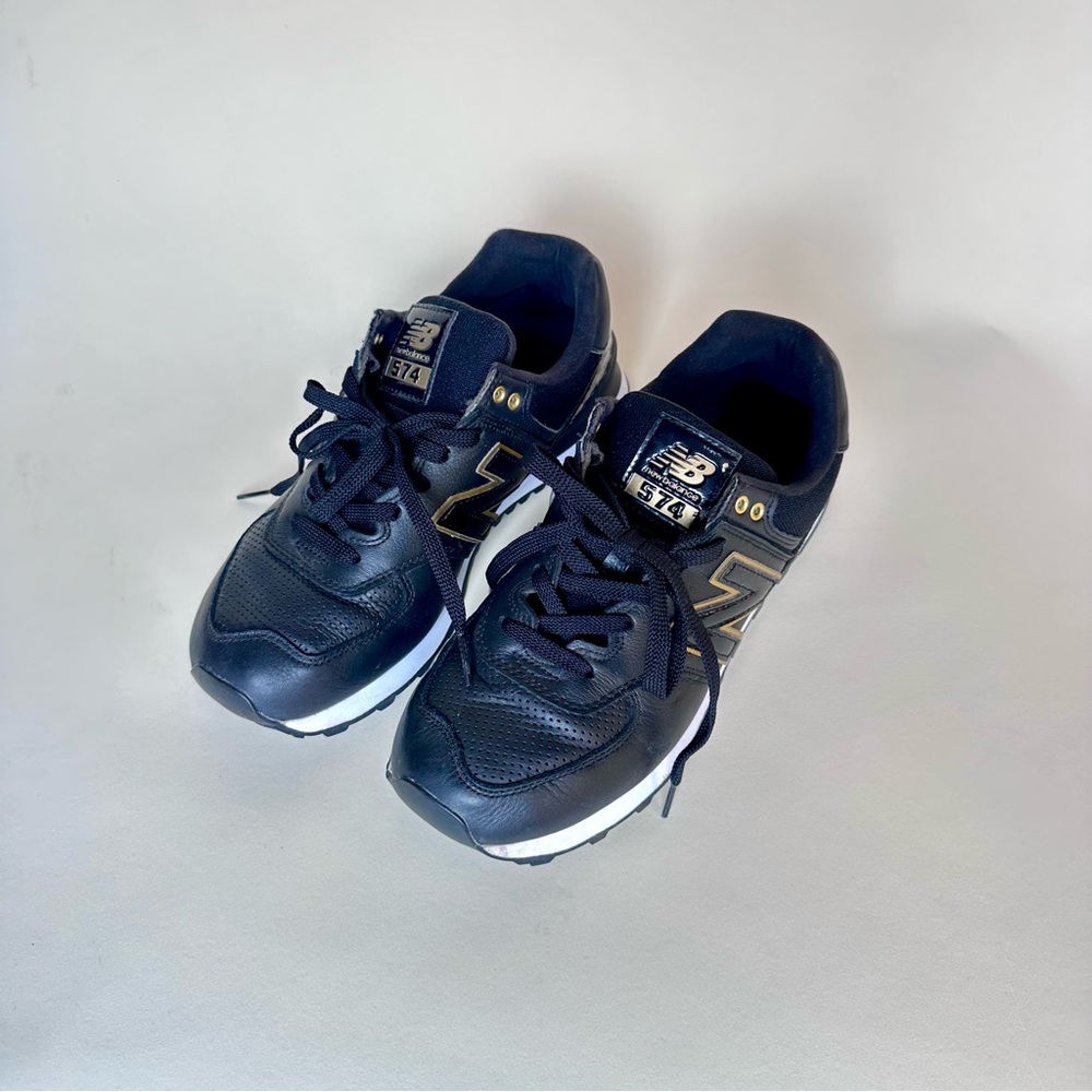 New Balance Women's 574 Shoes Black with Metallic Accents Size 10 - Picture 3 of 6